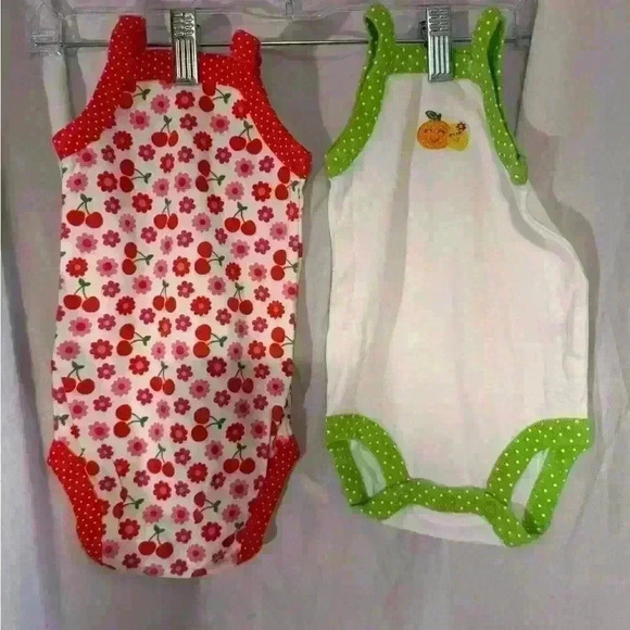 Adorable Carters Onesiea 3m EUC - Picture 1 of 4